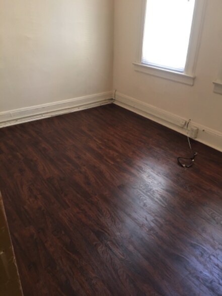 Building Photo - 615 Court St