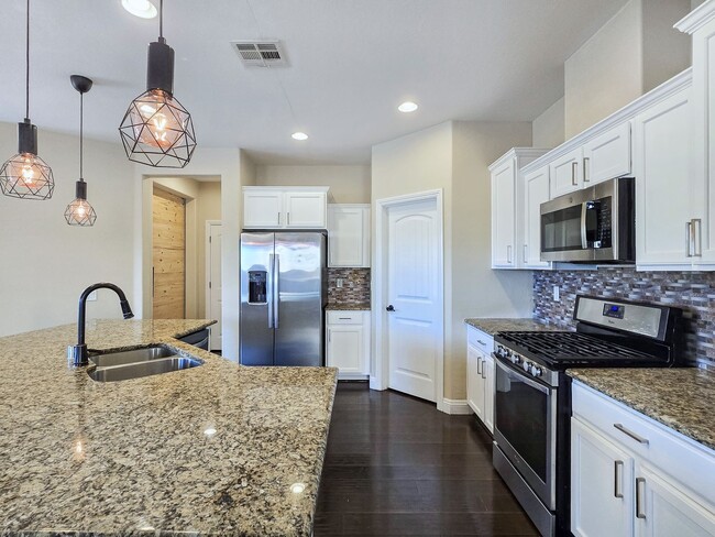 Building Photo - 10667 Harvest Green Way
