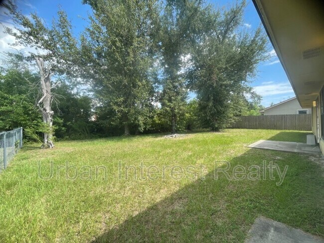 Building Photo - 802 E Pine Forest Dr