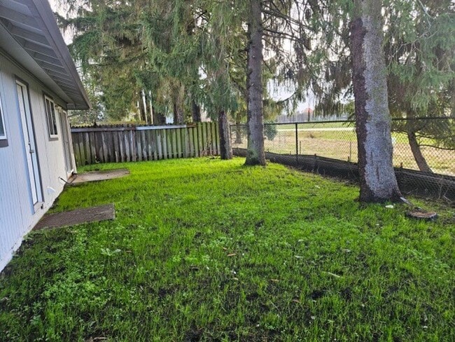 Building Photo - Charming 2-Bedroom Home with Garage in Prime Gresham Location