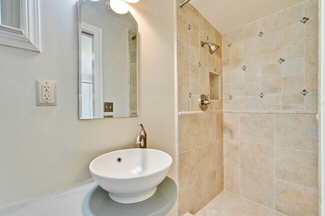 Building Photo - Single Family 3 Bed 2 Bath House in Santa ...