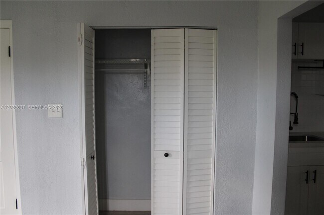 Building Photo - 3825 SW 88th Ct