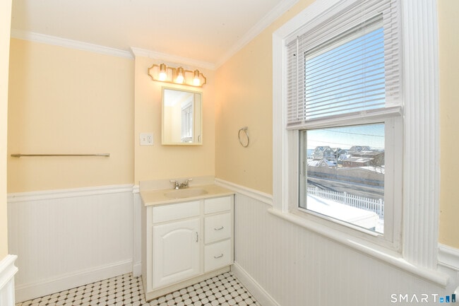 Building Photo - 6 Springdale St