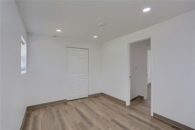 Building Photo - 153 Kathleen Dr