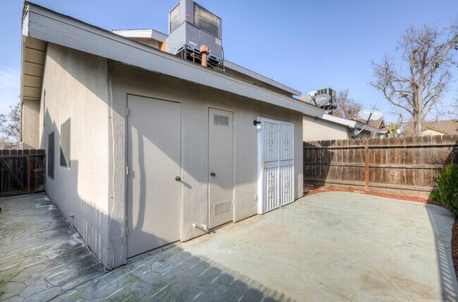 Building Photo - 5455 N Marty Ave