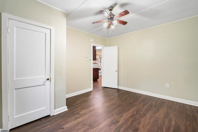 Building Photo - 623 W Shiller St