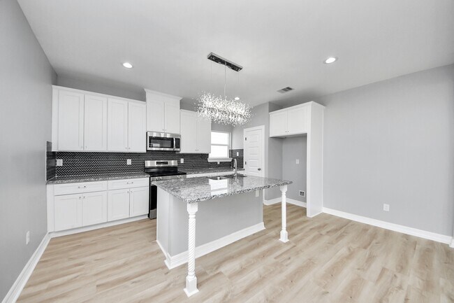 Building Photo - 406 N 4th St