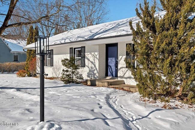 Building Photo - 257 W Circular St