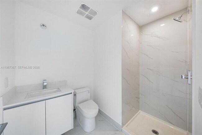 Building Photo - 700 NE 24th St