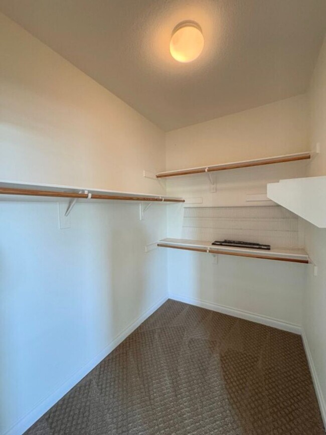 Building Photo - 4 Bedroom Menifee home available now for l...