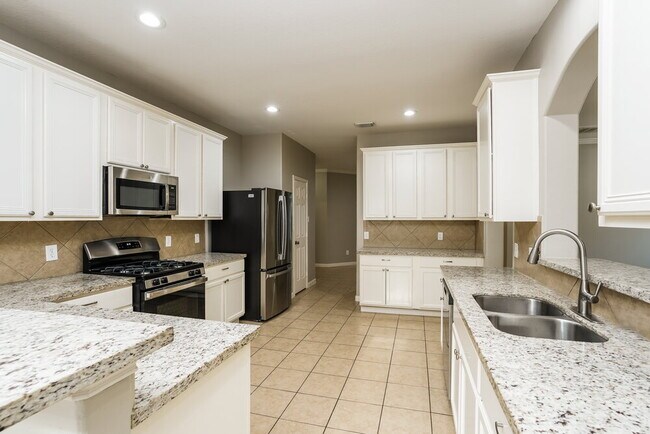 Building Photo - 403 Magnolia Estates Dr