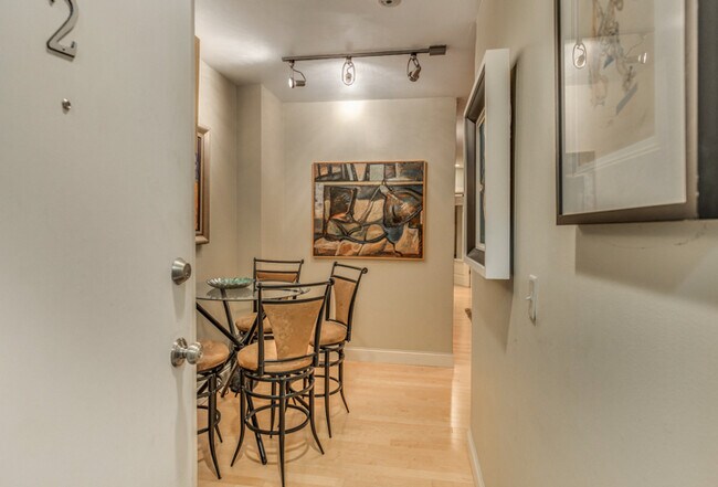 Building Photo - Two Bed Near Northeastern - No Fee