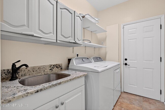 Building Photo - 577 Hunters Grove Ct