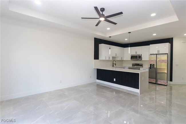 Building Photo - 843 Duplex St E