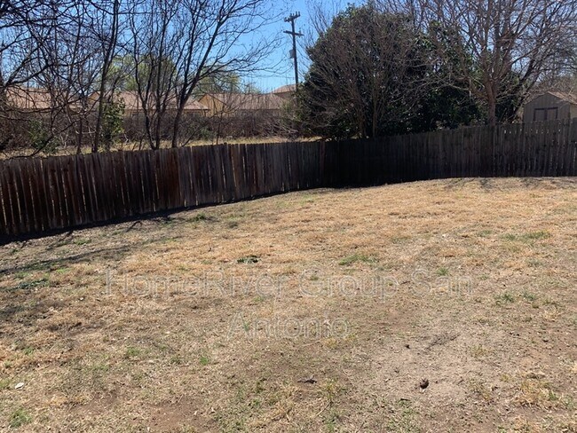 Building Photo - 6220 Les Harrison Dr