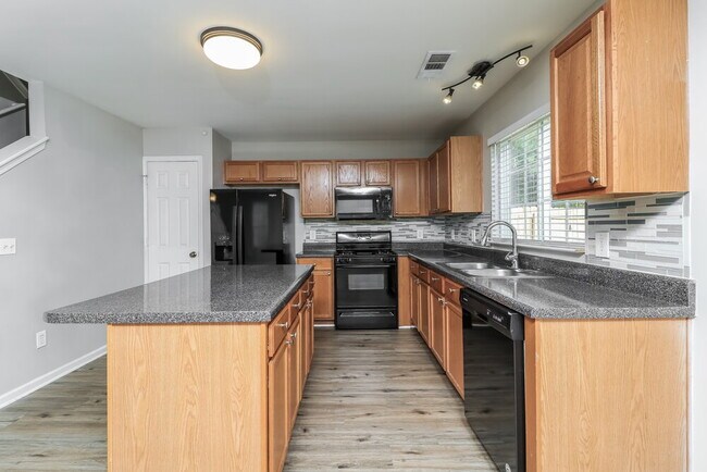 Building Photo - 305 Silver Spring St