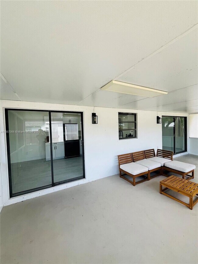 Building Photo - 1707 S Curlew Ln