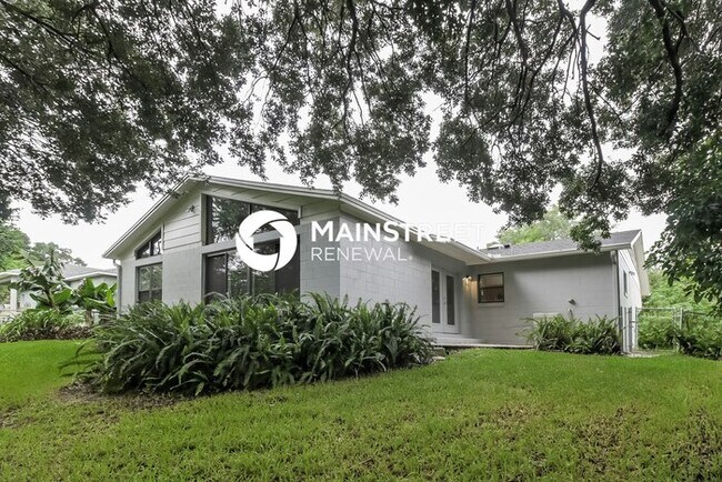 Building Photo - 4 Bedroom Pet-Friendly Home in Ocoee, FL with Main Street Renewal