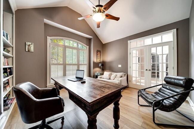 Building Photo - 9813 Albemarle Ln
