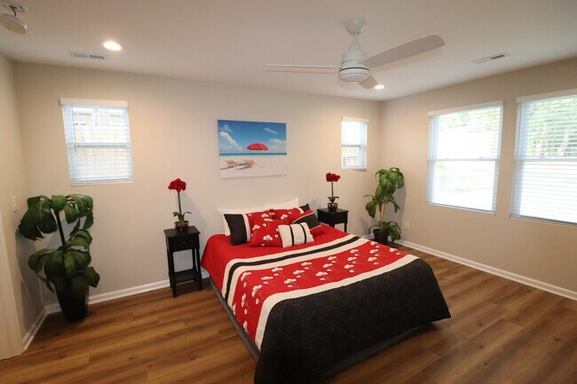 Owners bedroom - 2808 Daytona Dr