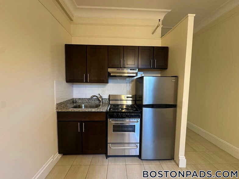 Building Photo - 62 Boylston St