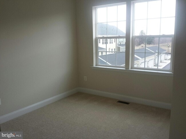 Building Photo - 6041 Maple Hill Rd