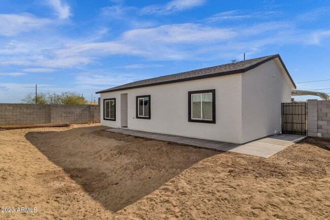 Building Photo - 2746 W Pima St