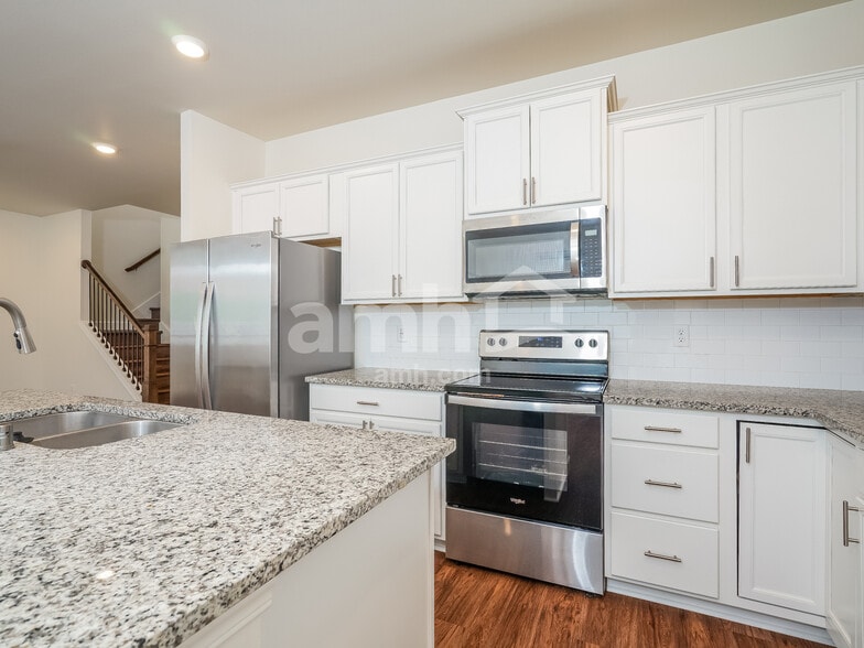 Building Photo - 9228 Tigerlilly St