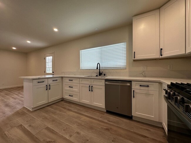 Building Photo - Fully Remodeled Single-Level Encinitas Gem...