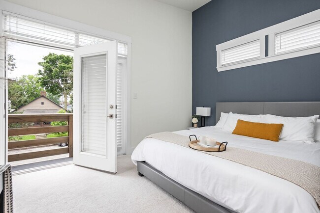 Building Photo - 1616 Pleasant St