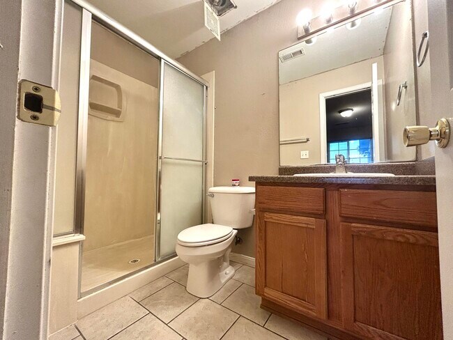 Building Photo - 85 Hartel Pl