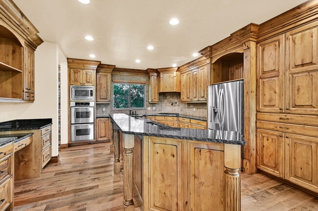 Building Photo - 3573 N Elkview Dr