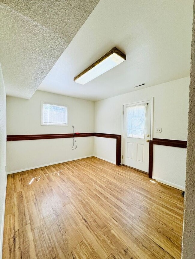 Building Photo - 3 Bedroom 2 Bath Tri-Level Home with 2 car...