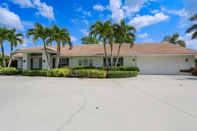 Building Photo - ** LELY COUNTRY CLUB UNFURNISHED 3 BEDROOM...