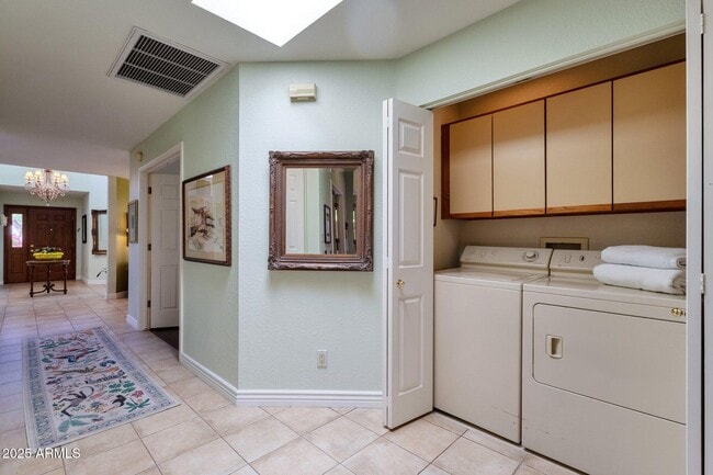 Building Photo - 10591 E Saddlehorn Dr