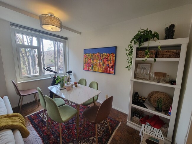 Building Photo - One Block from Dupont Circle!