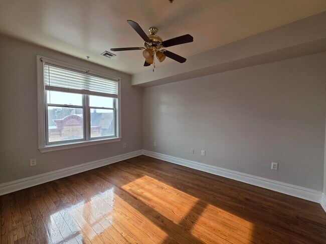 Building Photo - 1000 West St