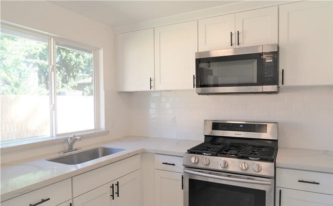 Building Photo - Secluded home in Covington