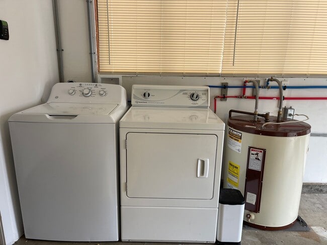 Building Photo - Above Garage Studio Apartment - $1400