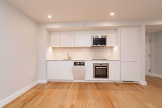 Building Photo - 22 Fleet St