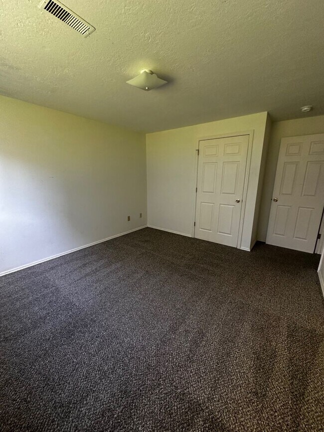 Building Photo - 43 N 25th Ave