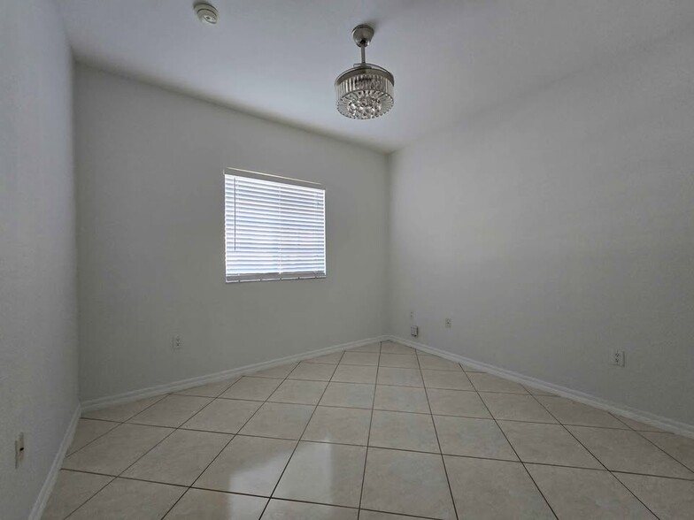 Building Photo - 10924 SW 182nd Ln