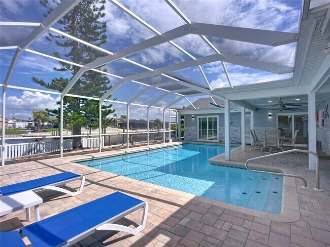 Building Photo - 6531 Santiago Ct