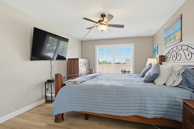 Building Photo - $3,200 - Charming 2-Bedroom + Optional 3rd Bedroom/Office Condo in Desirable Oaks North 55+ Commu...