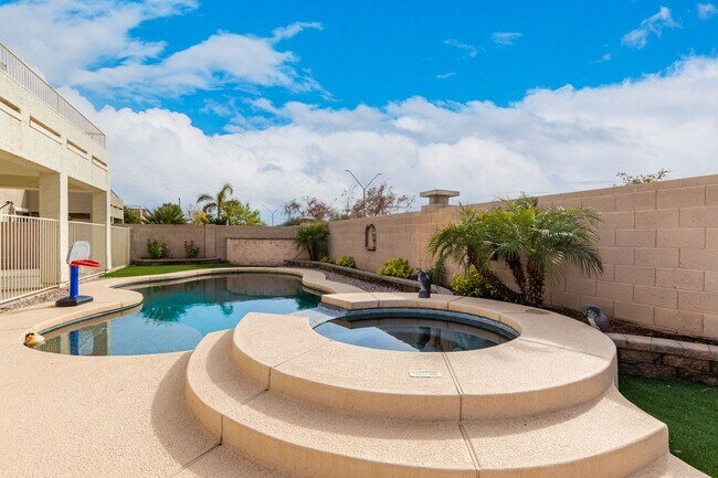 Building Photo - Private pool in highly sought after Goodye...