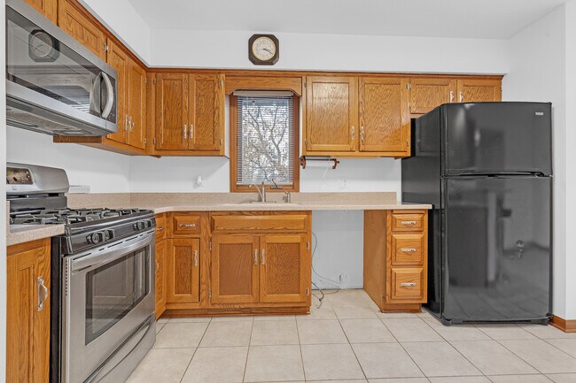 Building Photo - 1N280 Morse St