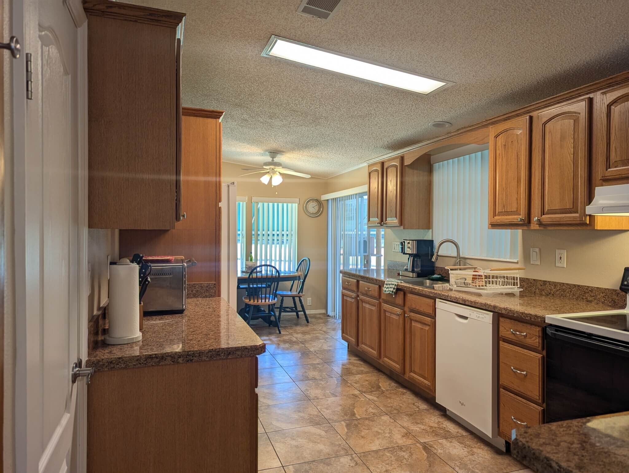 Eat-in kitchen - 9852 Grackle Loop