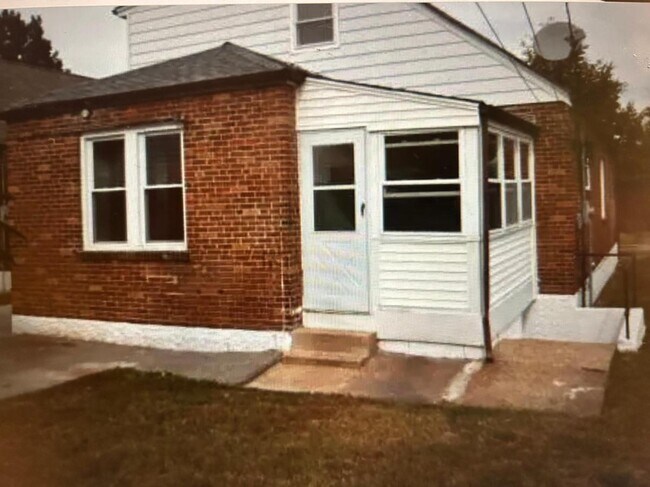 Suroom - 1161 Ursula Ave