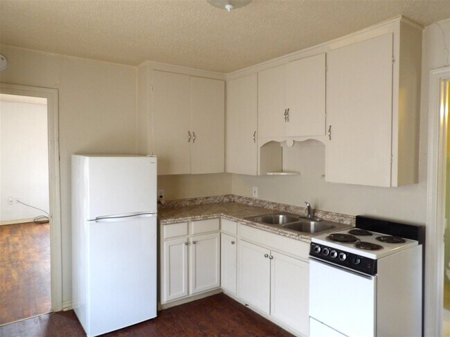 Building Photo - 1716 NW Columbia Ave