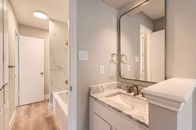 Building Photo - 512 Eberhart Ln